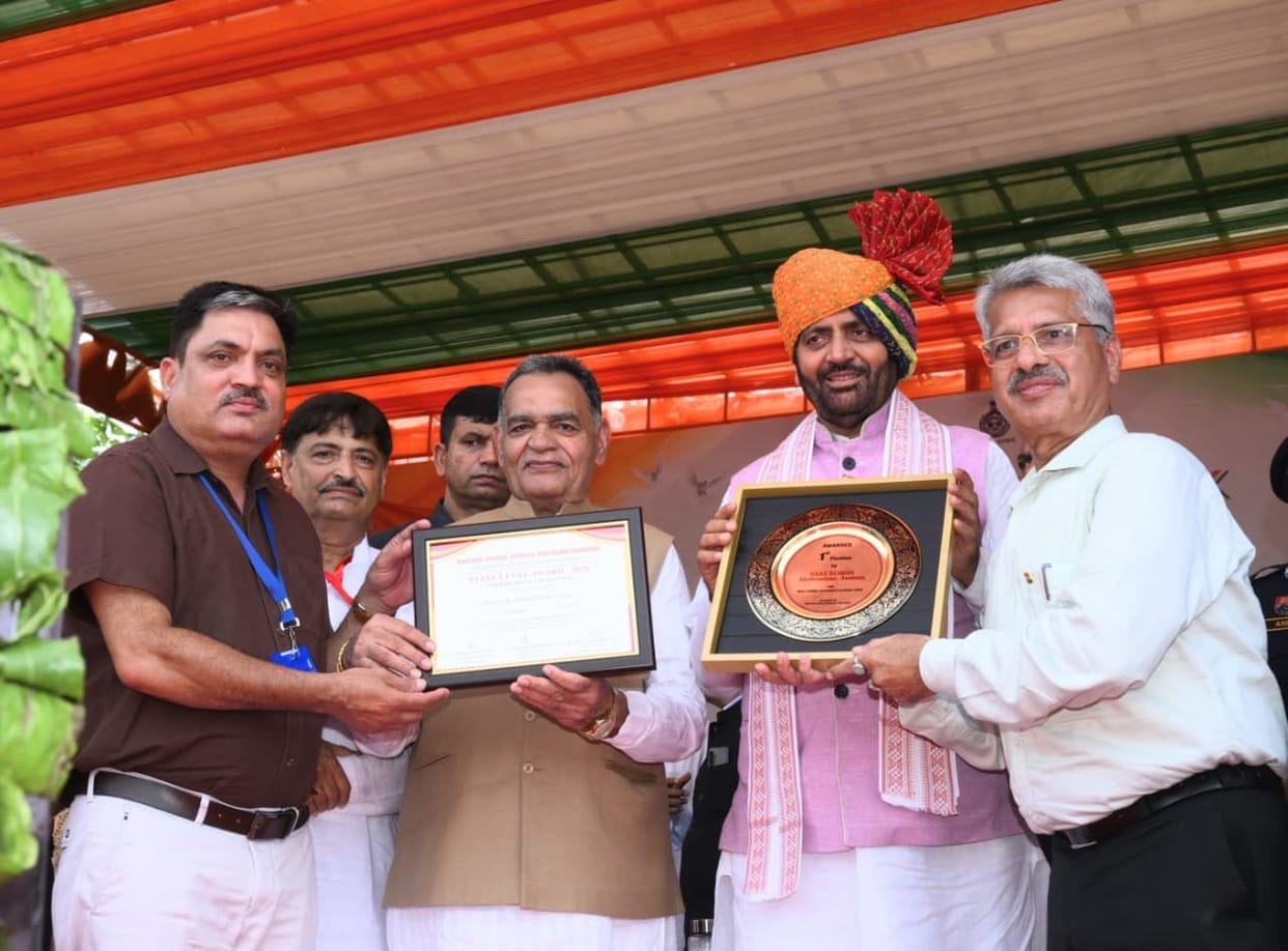 Shahjadpur Model School with poor results gets state level award