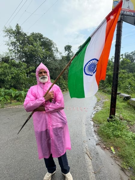 Dinesh, who has been walking for 290 days to spread the message of de-addiction, has reached Gaggal.