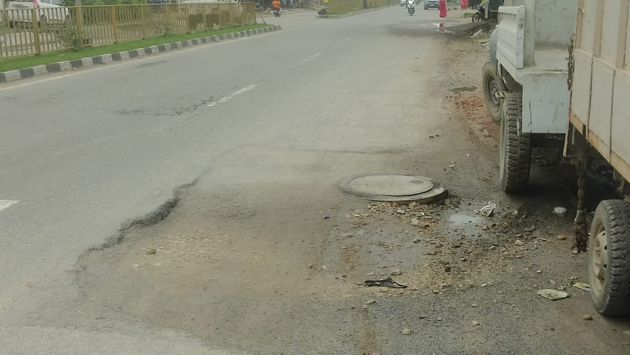 106 sewer manhole covers causing trouble along a 3-km stretch.