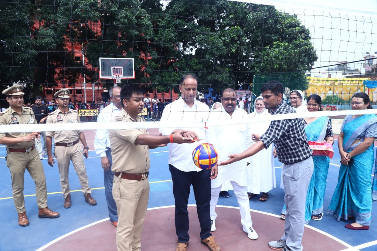 Meerut took the lead by defeating Ghaziabad.