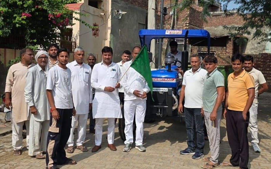 Door-to-door garbage collection begins in Khark Kalan under the Mahagram Yojana.