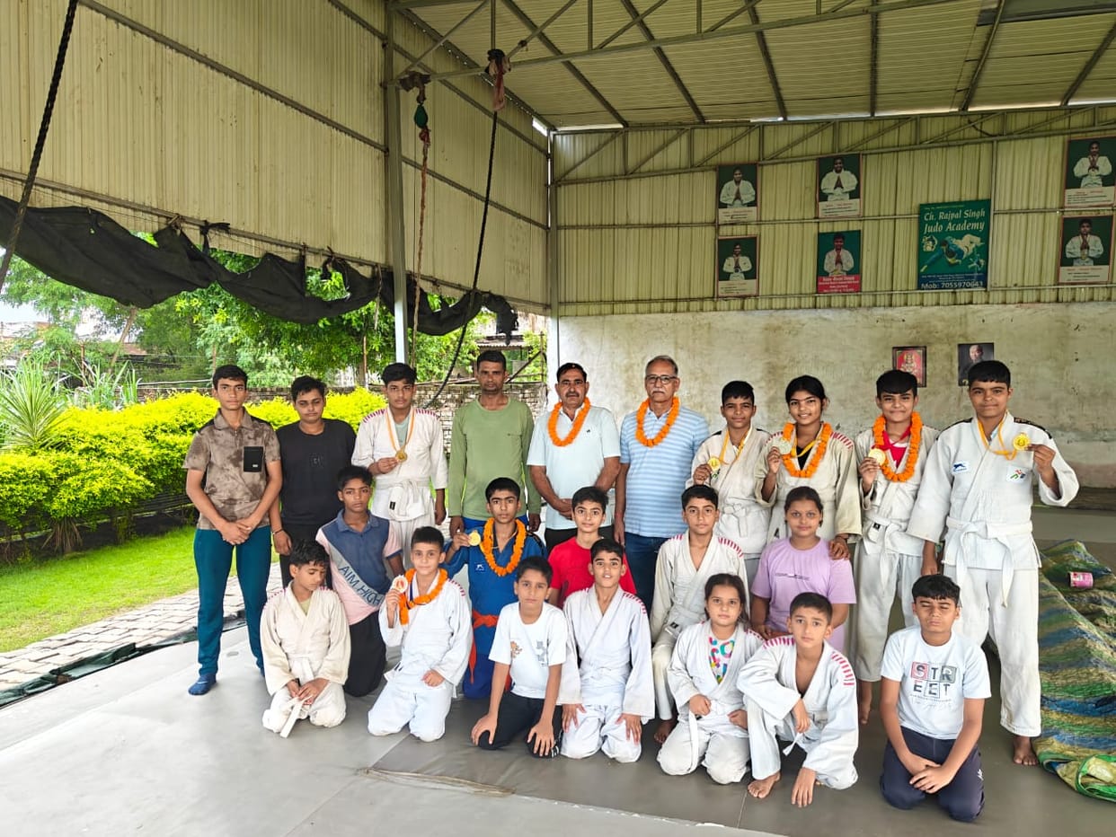 Academy players won five gold medals at the divisional judo championship.