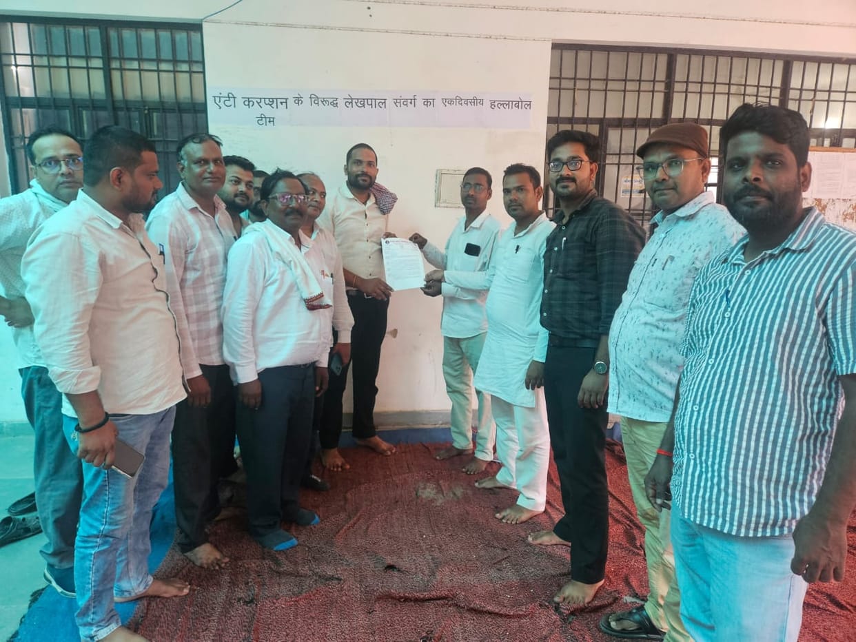 Lekhpals protest against anti-corruption action.