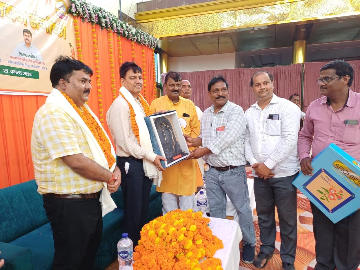 A Guru teaches the art of living: OP Tripathi