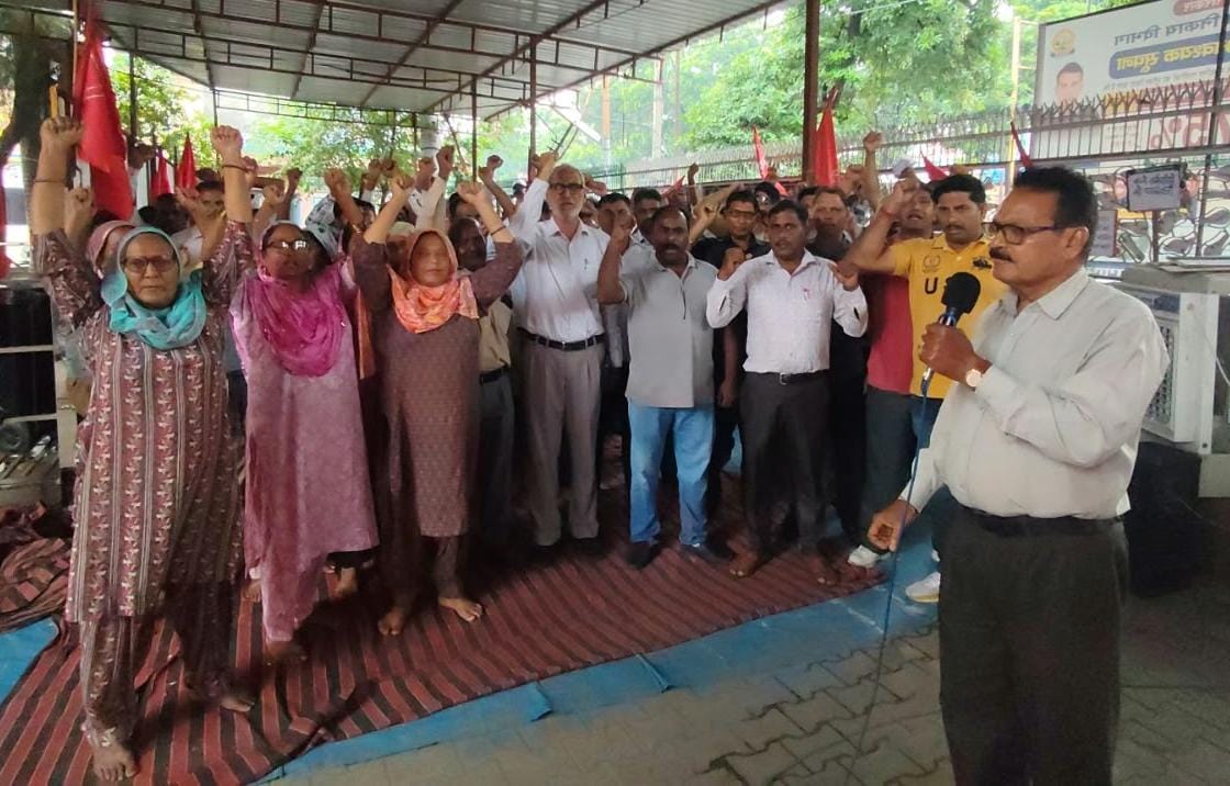 Municipal and fire department employees submitted a memorandum to MLA Renu Bala