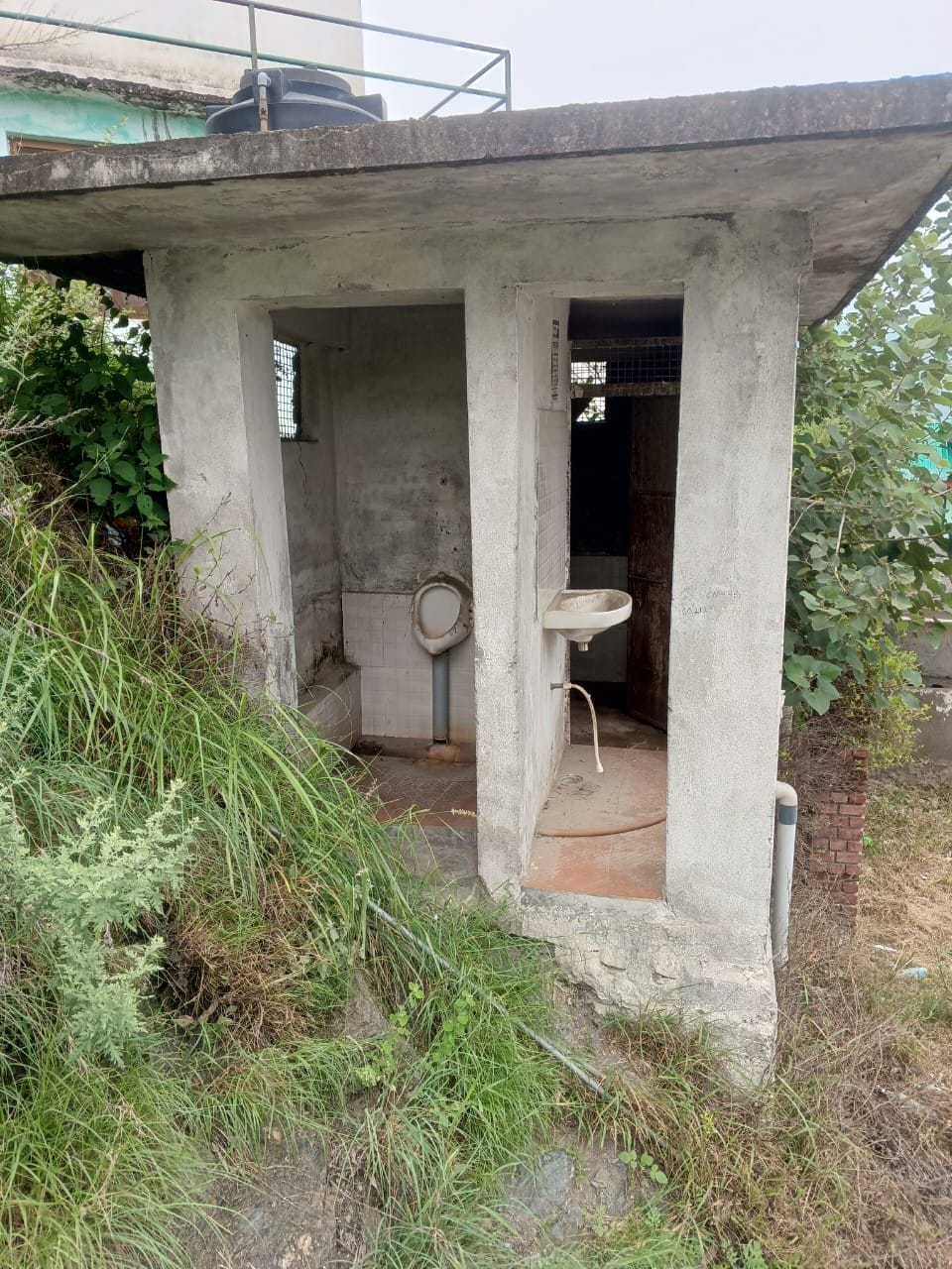 Delath bus stand toilet in a dilapidated state