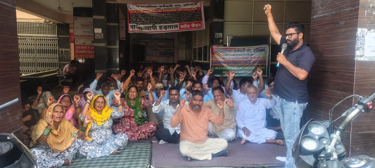 Protesters stated that the government's misleading propaganda is a pack of lies and an attempt to weaken the strike.