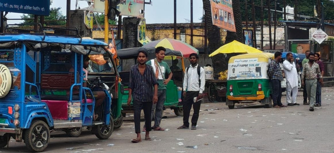 Auto drivers are making money due to route diversion, carrying passengers by running 30-40 km.