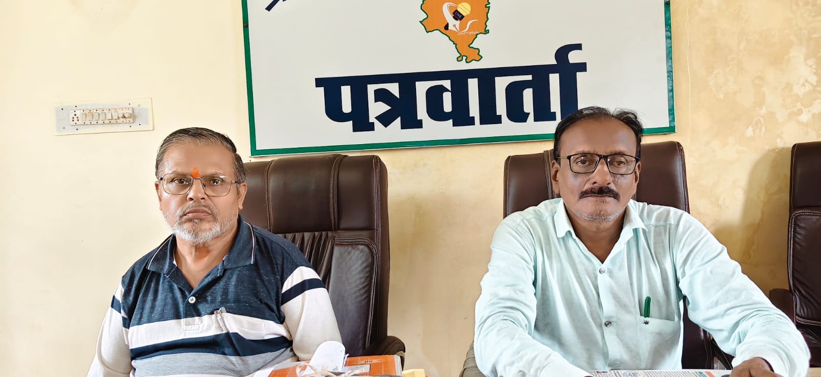 प्रेस क्लब निर्वाचन पदाधिकारियों की फ़ोटो
