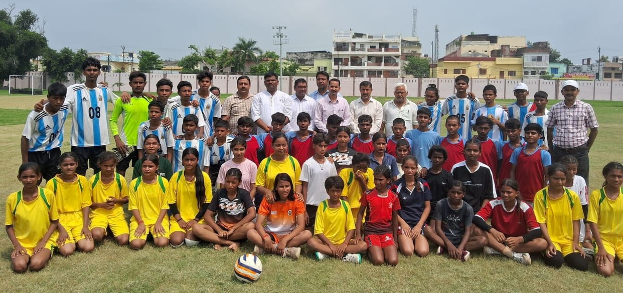 Hosts emerge as champions in divisional football