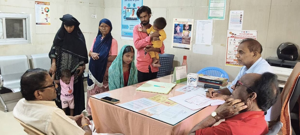 124 patients treated at the Jan Arogya Mela; patients returned without treatment in Khaliyari as the doctor failed to arrive