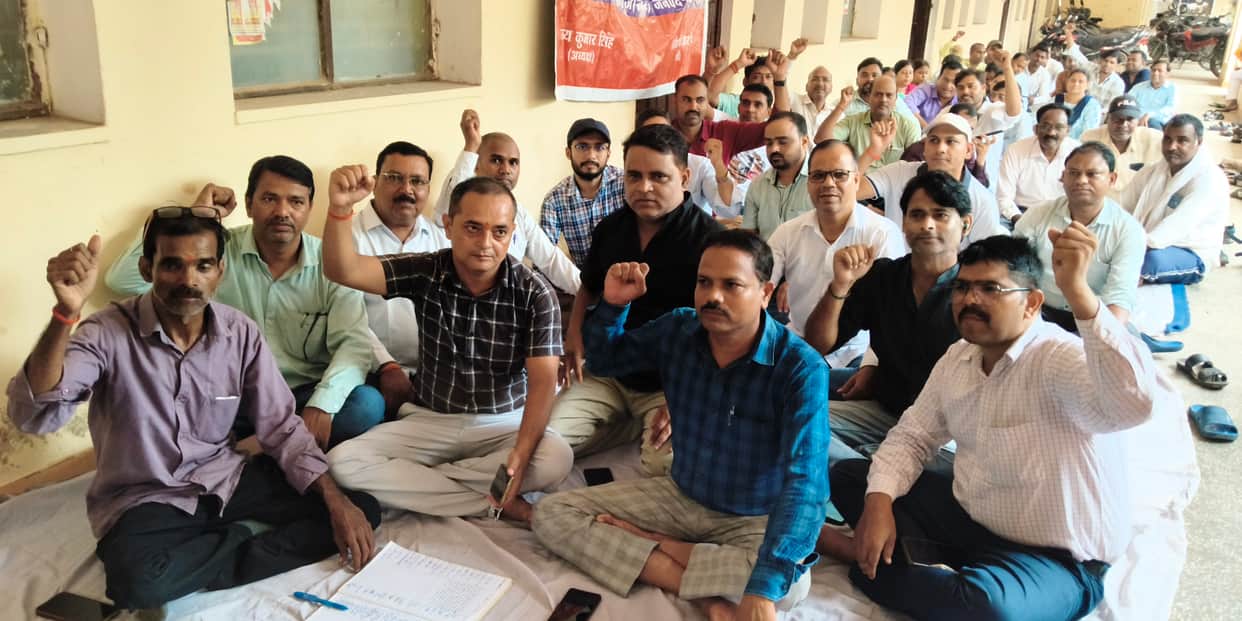 Lekhpals staged a pen-down strike and held a sit-in protest.