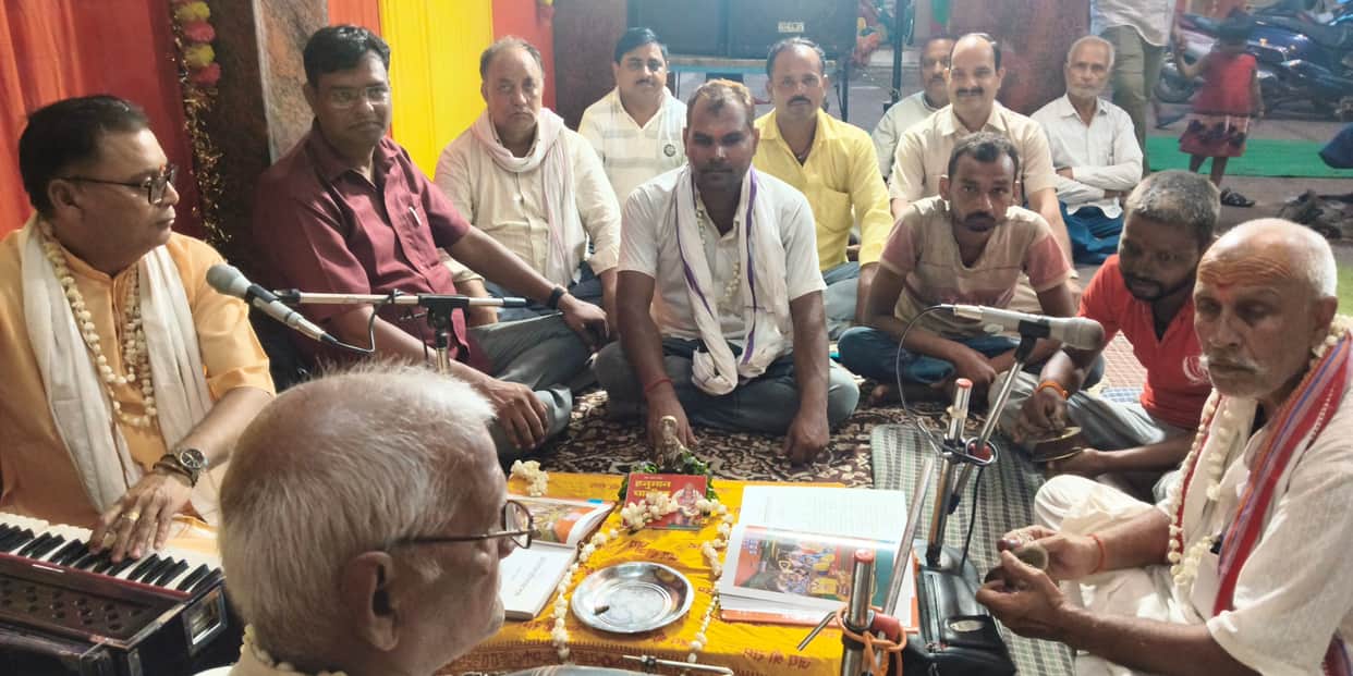'Kajri' echoes at Sankat Mochan Temple; atmosphere steeped in the spirit of Sawan.