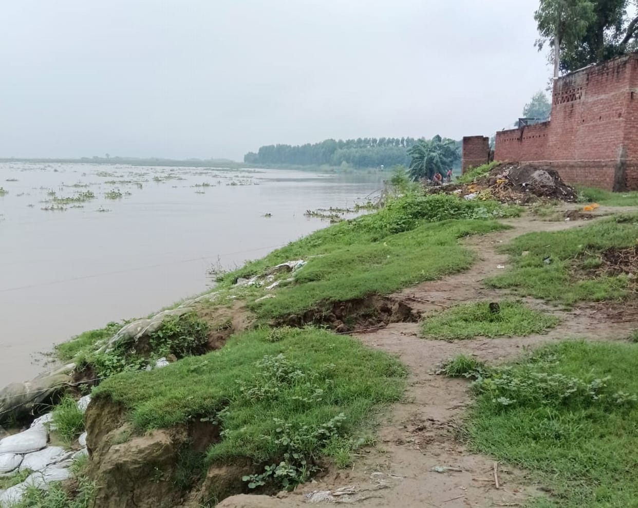 200 bighas of land submerged in Bhundi, Sakatpur village becomes an island