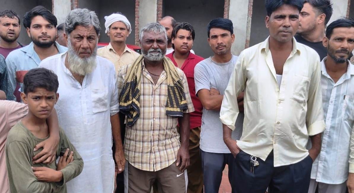 Market traders create an uproar in protest against the hike in market usage fees.