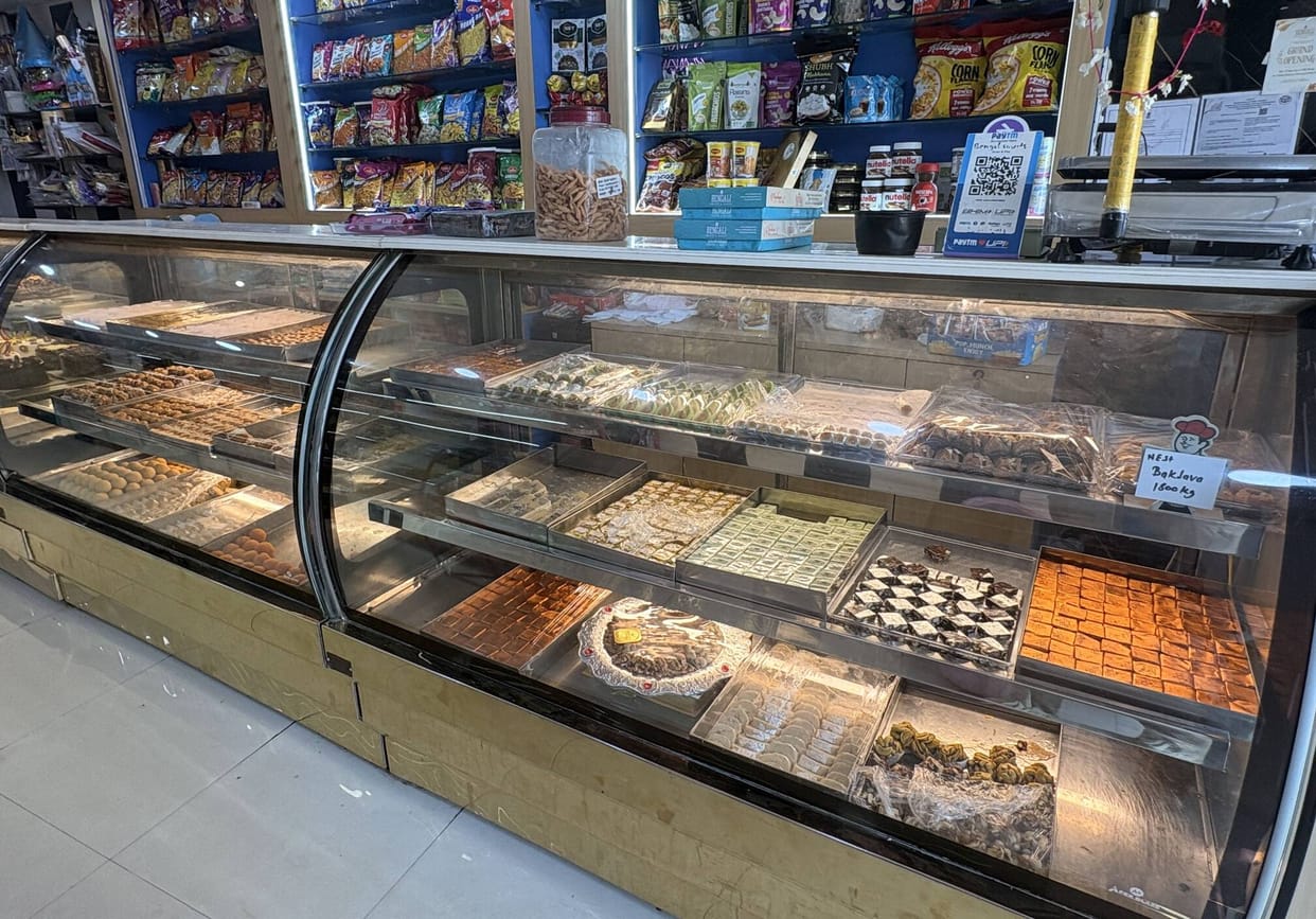 Siddharthnagar News: The sweetness of the Rakhi platter has become costlier; even Sonpapdi has felt the impact of inflation