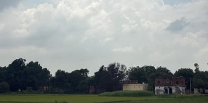 शाम के समय आसमान में छाया बादल। संवाद