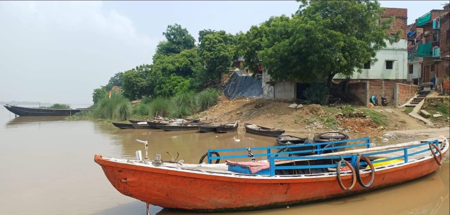 टांडाकला में बढ़ता गंगा का जलस्तर व बंद पड़ा नाव का संचालन। संवाद