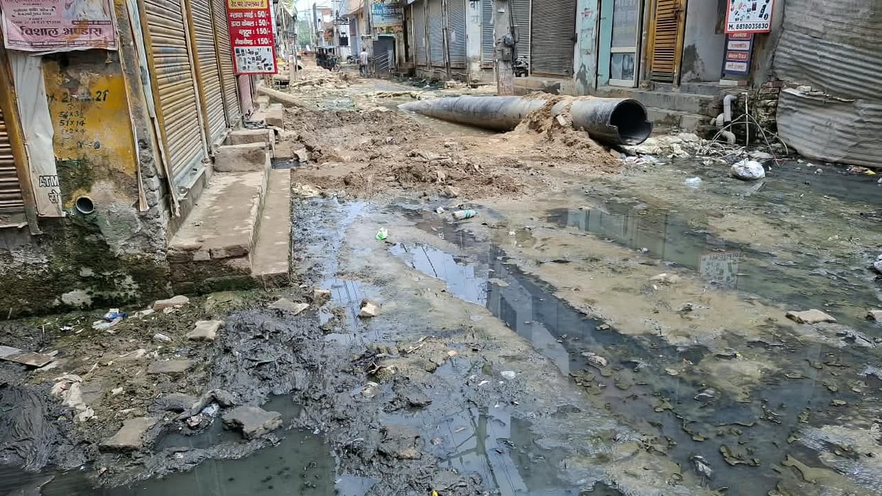 Woman falls into seven-foot-deep pit on Devi Mandir-Barsat Road; narrowly escapes.