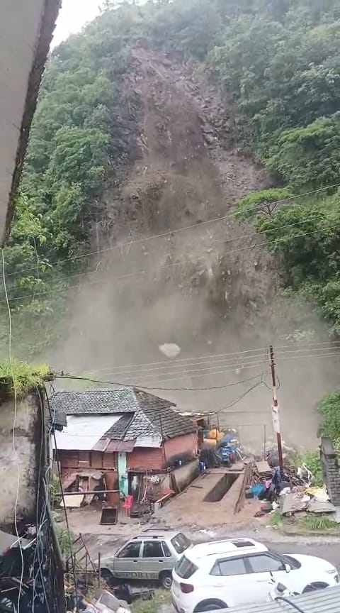 Major landslide in Nagnala again; villagers advised to remain alert.