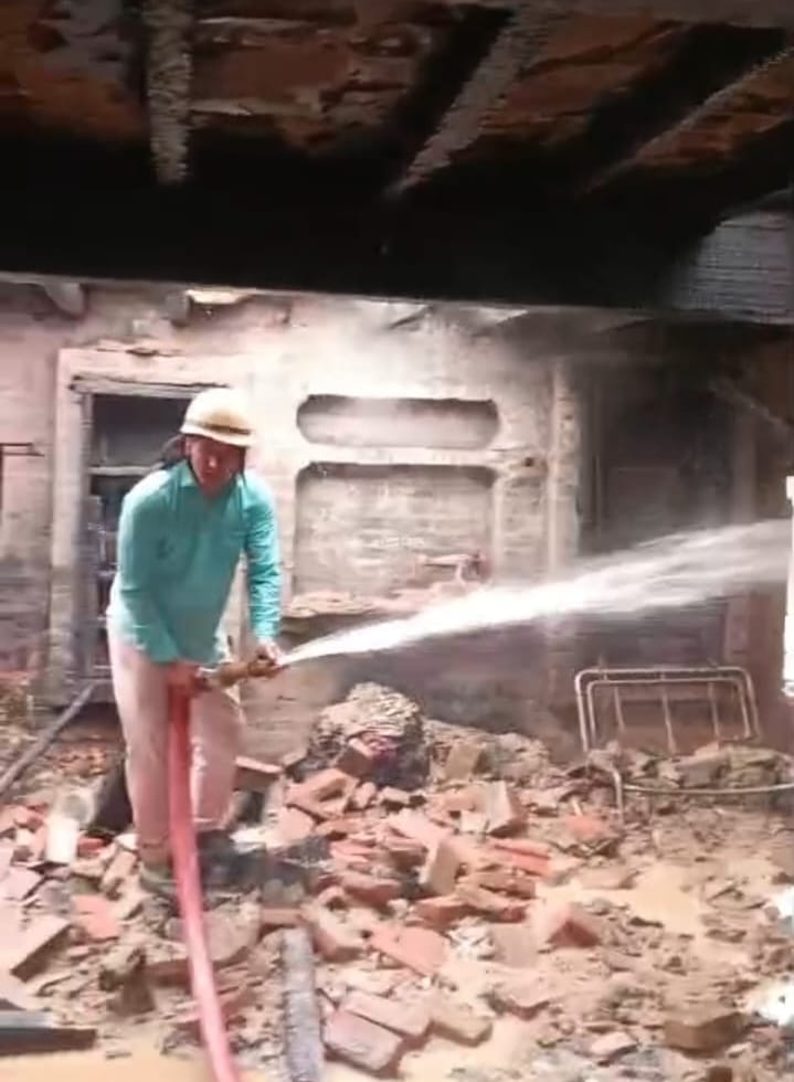 Fire breaks out in tent house warehouse in Baliana due to short-circuit; loss of nine lakh rupees.