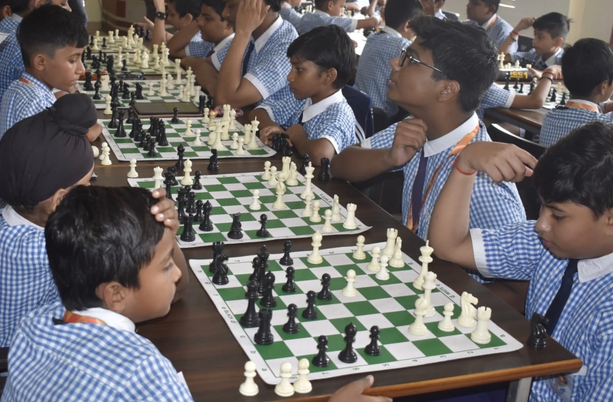 The move on the chessboard, the players won the title