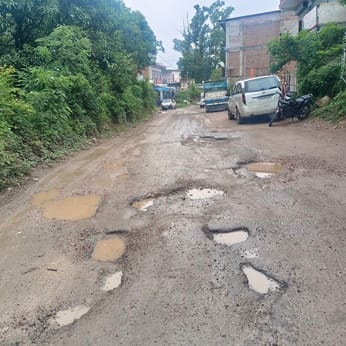 Barry-Navgaon connecting road in poor condition; potholes testing motorists.