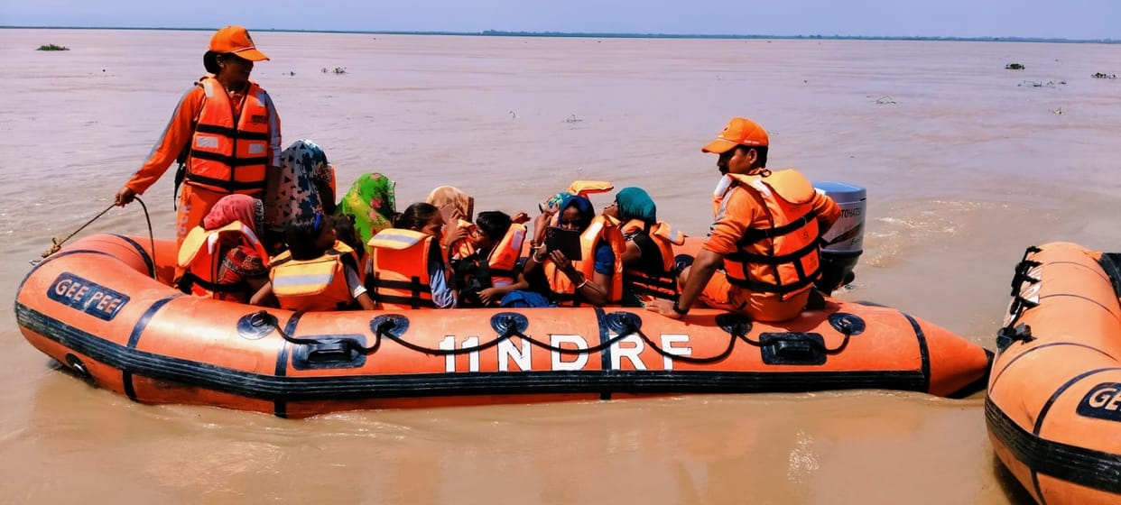 Bhojpurwa cut off as an island, 60 people stranded by floods rescued by boat; water enters 20 villages; power supply cut off.