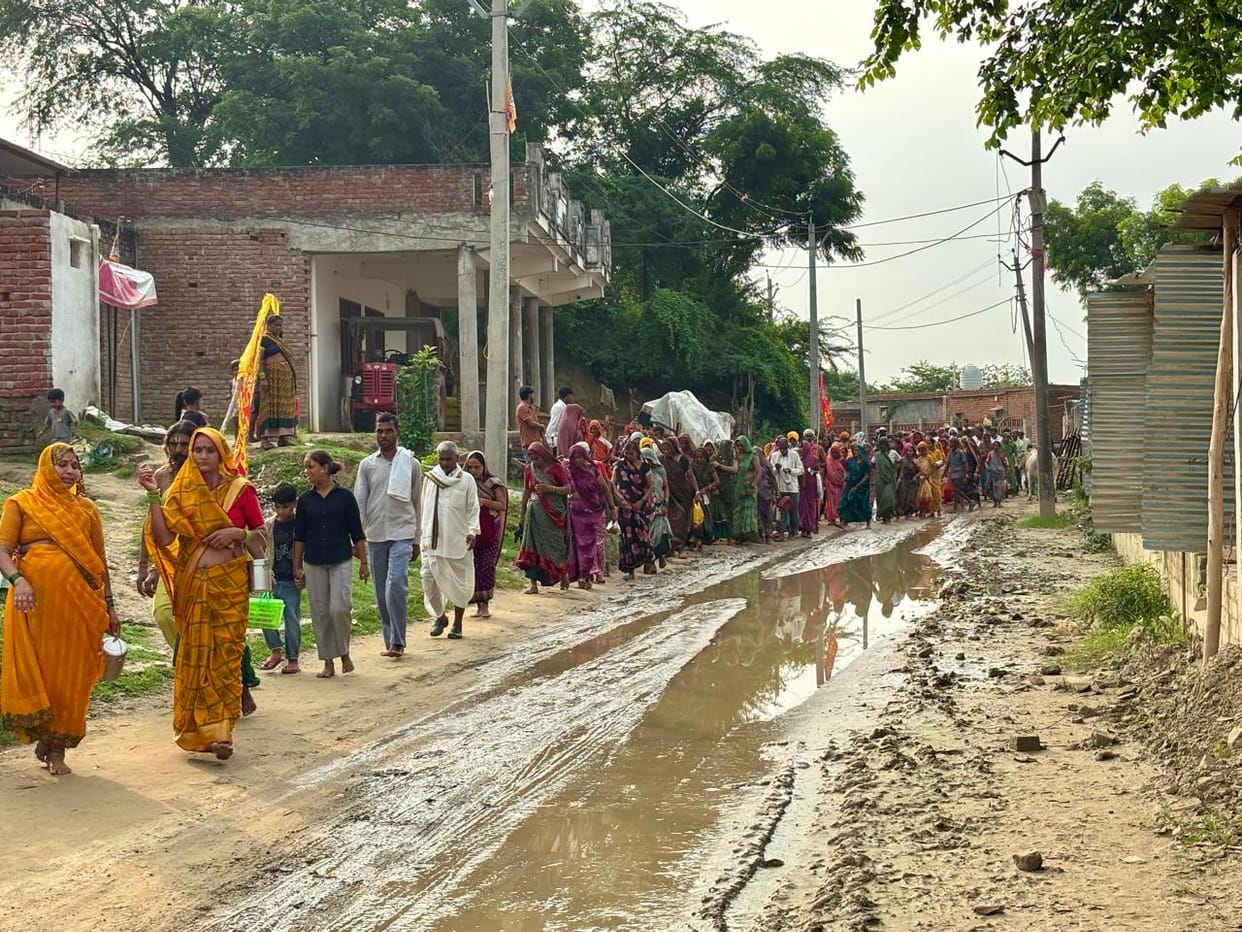 Ascetics performing the circumambulation at Bateshwar navigated through mud and waterlogging.