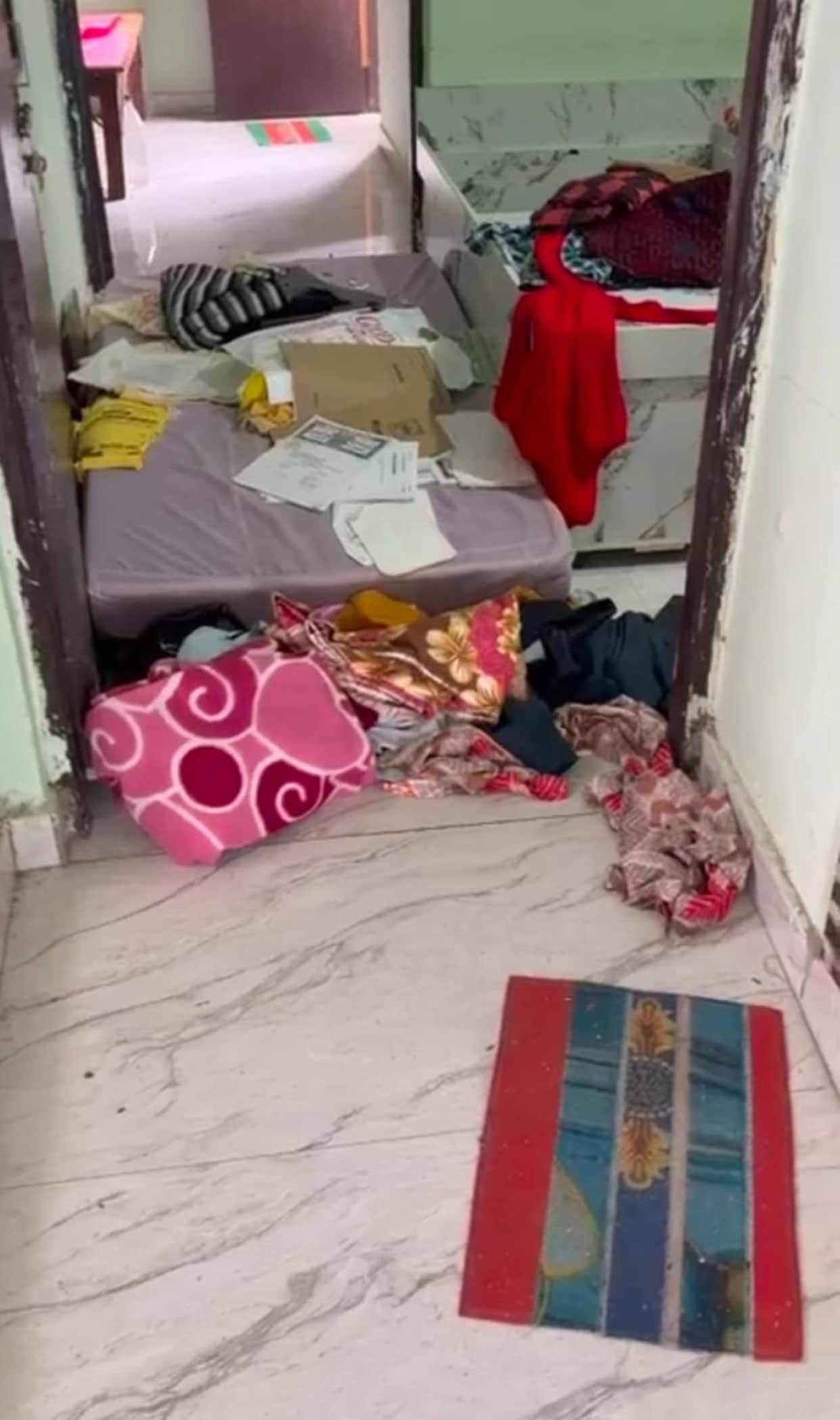 Theft of 8.20 lakh rupees from a constable's house