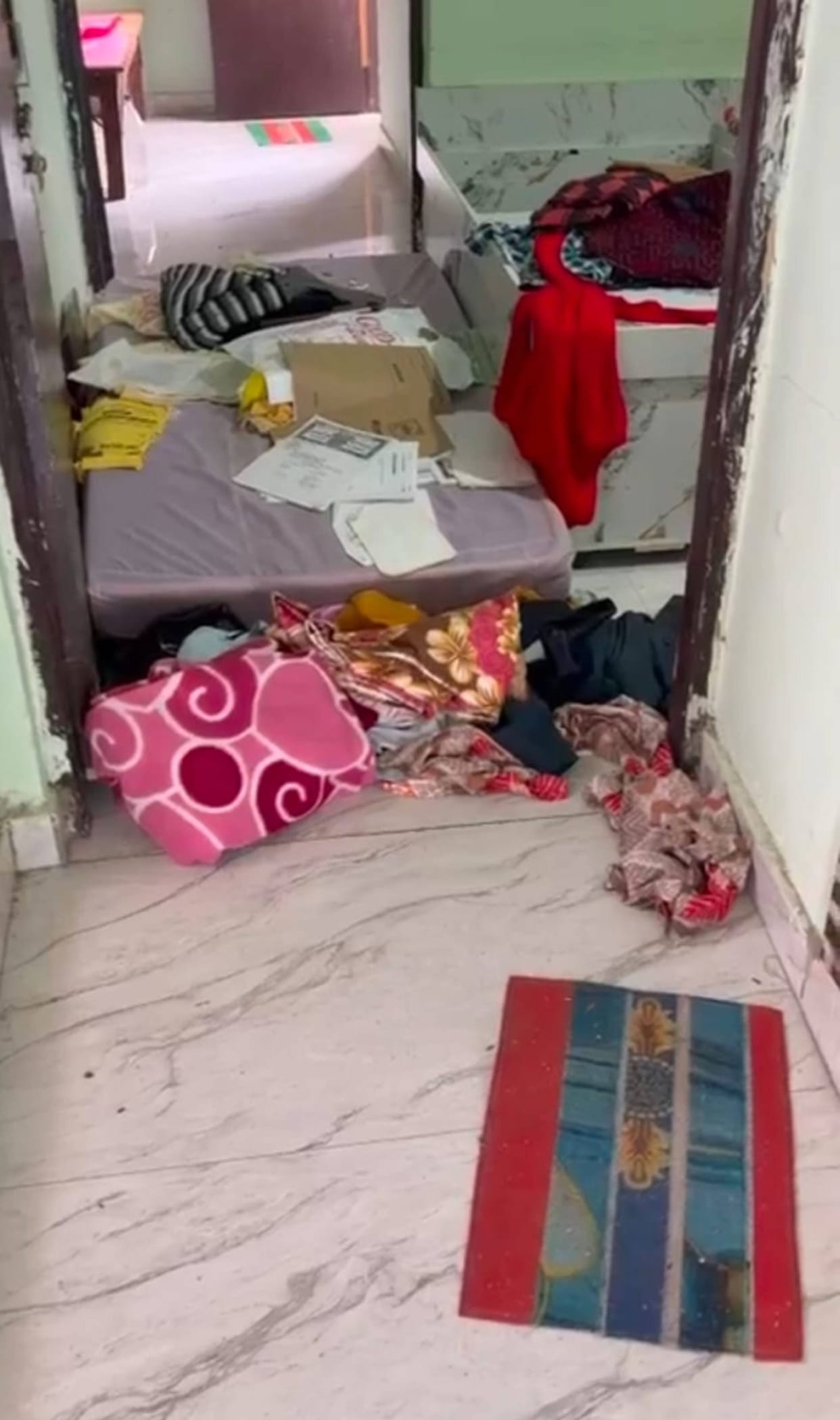 Theft of 8.20 lakh rupees from a constable's house