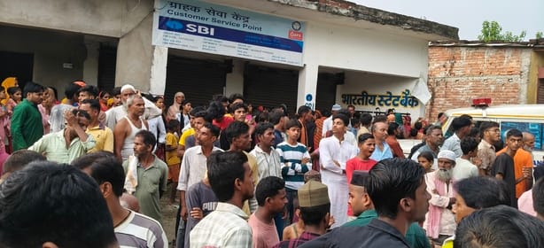 Student dies after treatment, body placed in front of clinic, commotion