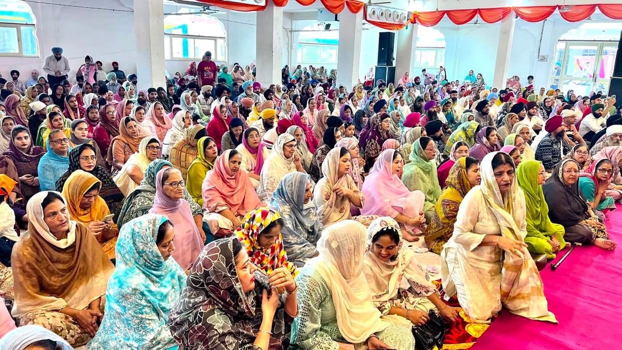 The congregation benefited from the Holy Name, the Divine Word, and Gurbani