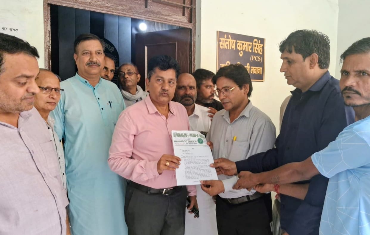 Protest at the Tehsil office to seek resolution of public grievances.