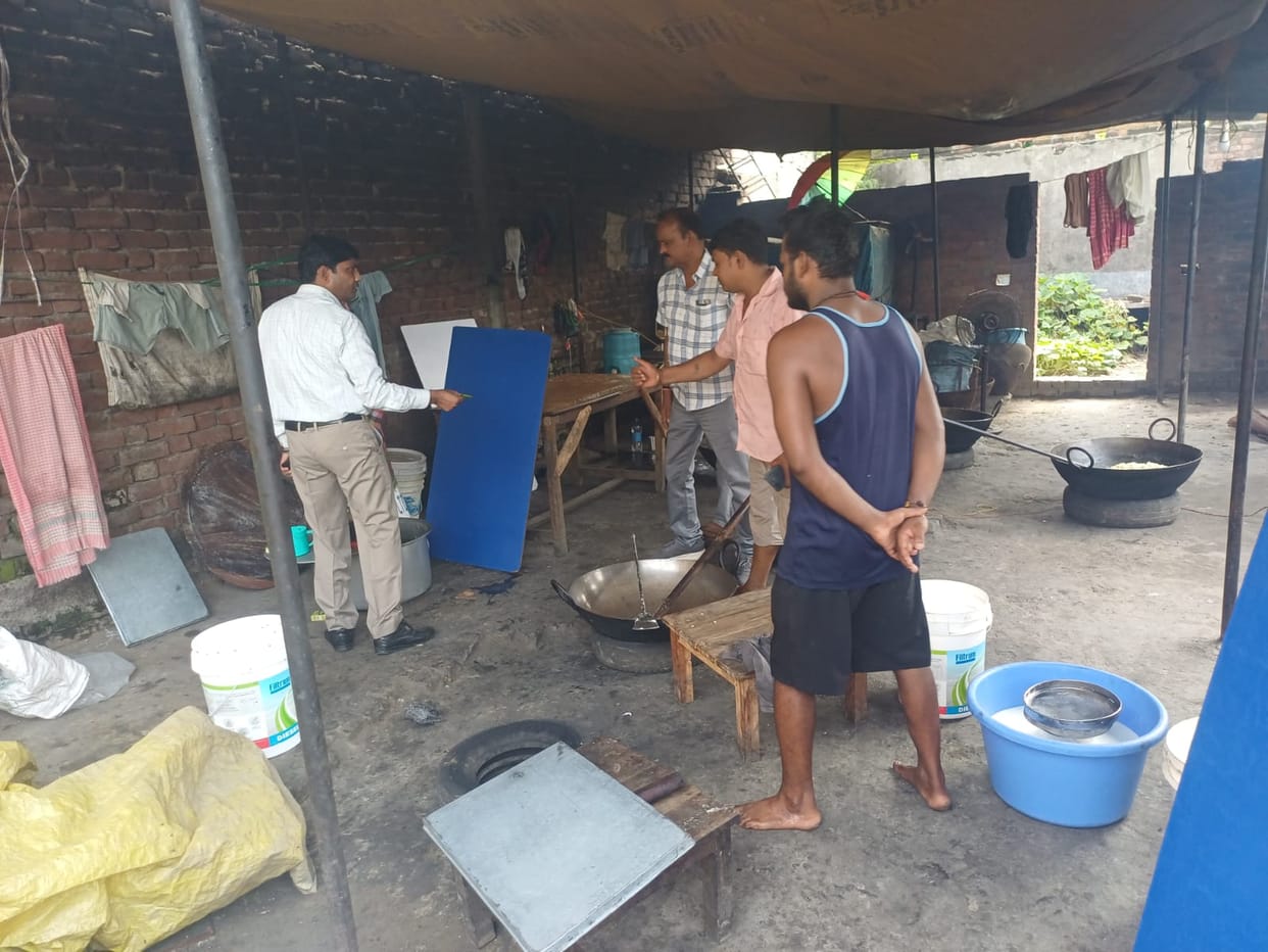 Sohanpapdi was being made in an illegal factory, the food team got it destroyed