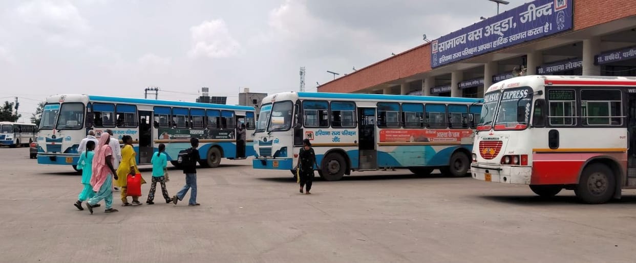The timing of the Aligarh-bound bus has been changed and it will now depart at 4:30 am.