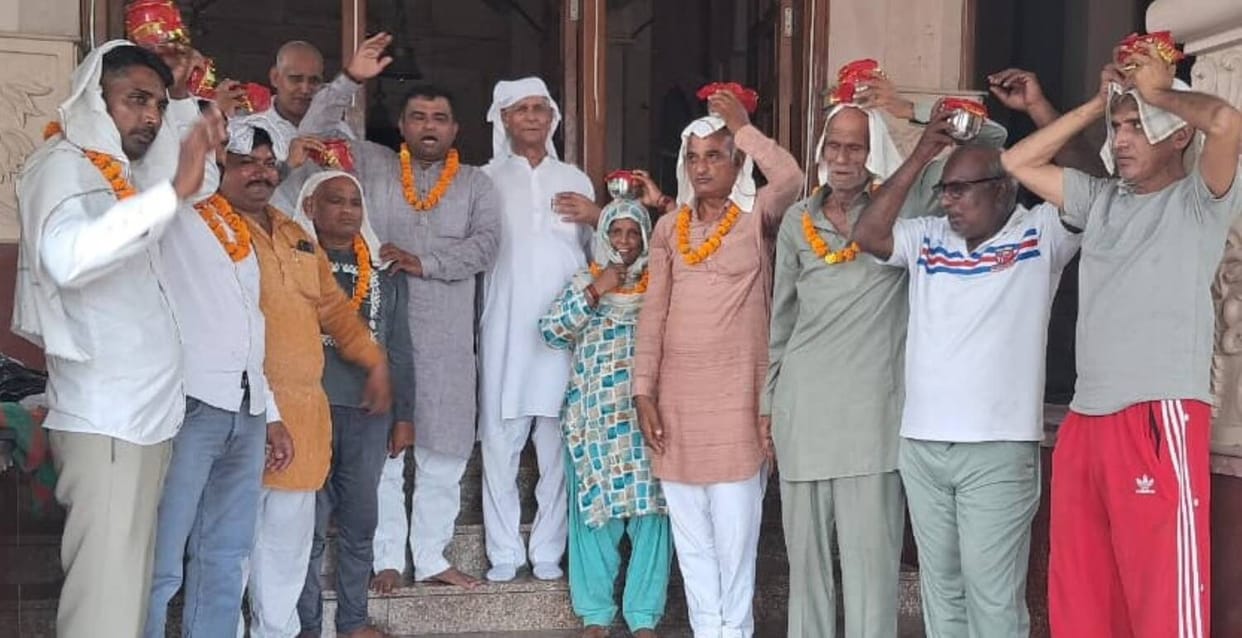 Soil brought from Guru Ravidas's birthplace handed over to Shakti Kendra heads.