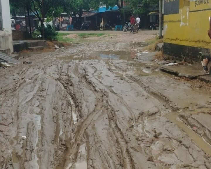 Road left filled with bricks and soil; rains expose the reality of the repair work