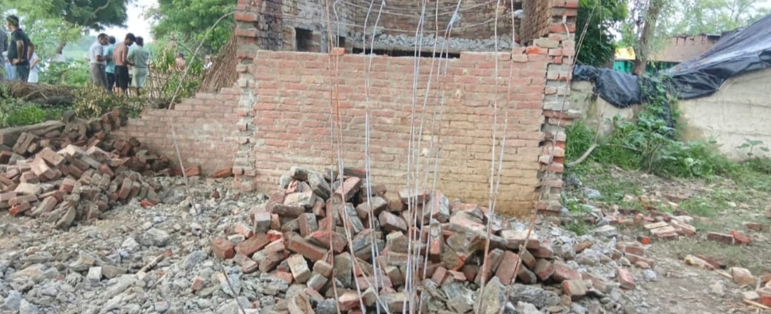 Panic in Bhartauli due to Ramganga's erosion; villagers begin dismantling their houses.