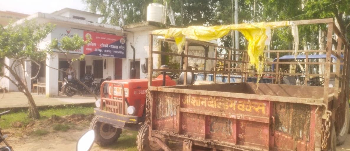When faced with opposition, they fled after shoving the cattle out of the trolleys.