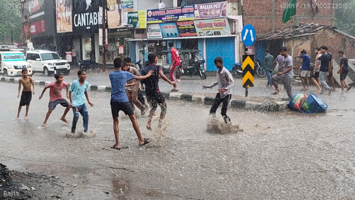 Half an hour of heavy rain brings relief from the heat but causes trouble due to waterlogging.