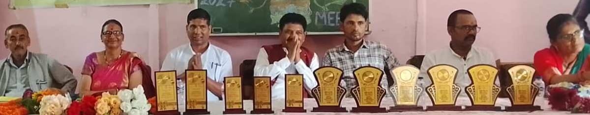 कार्यक्रम में मौजूद मंचासीन अतिथि। 