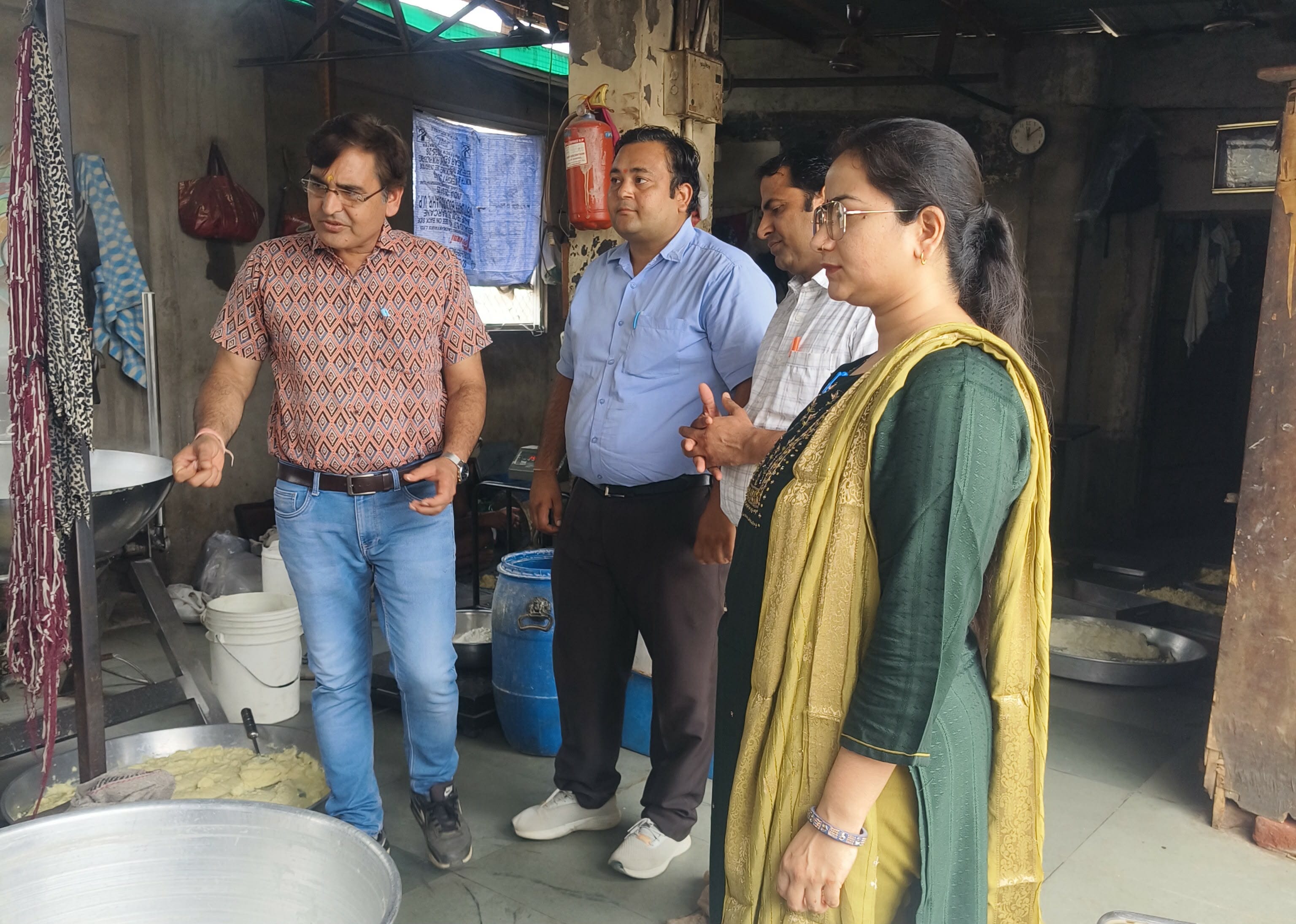 प्रतिष्ठानों का निरीक्षण