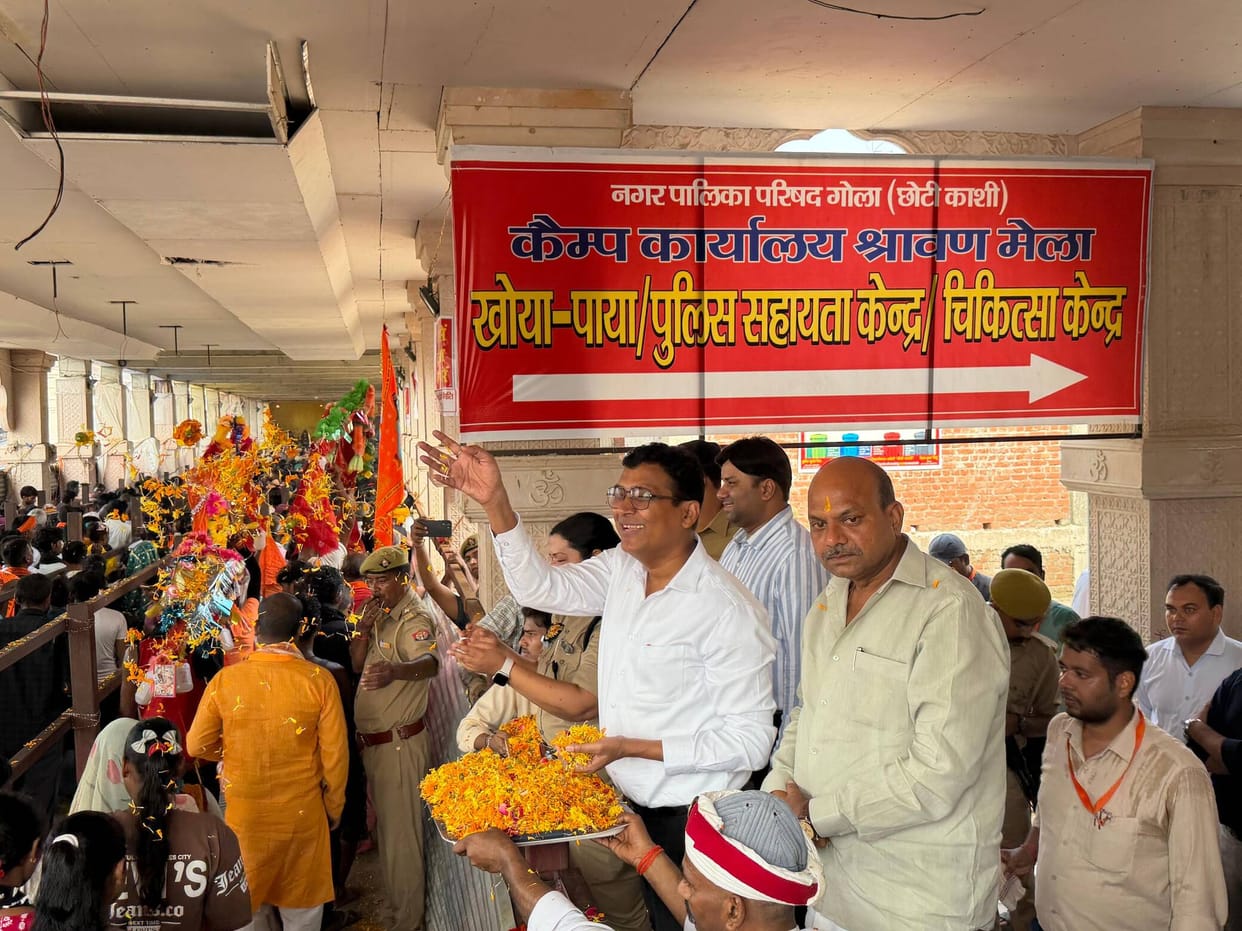 The court opened at one o'clock in the night, Chhoti Kashi was filled by dawn