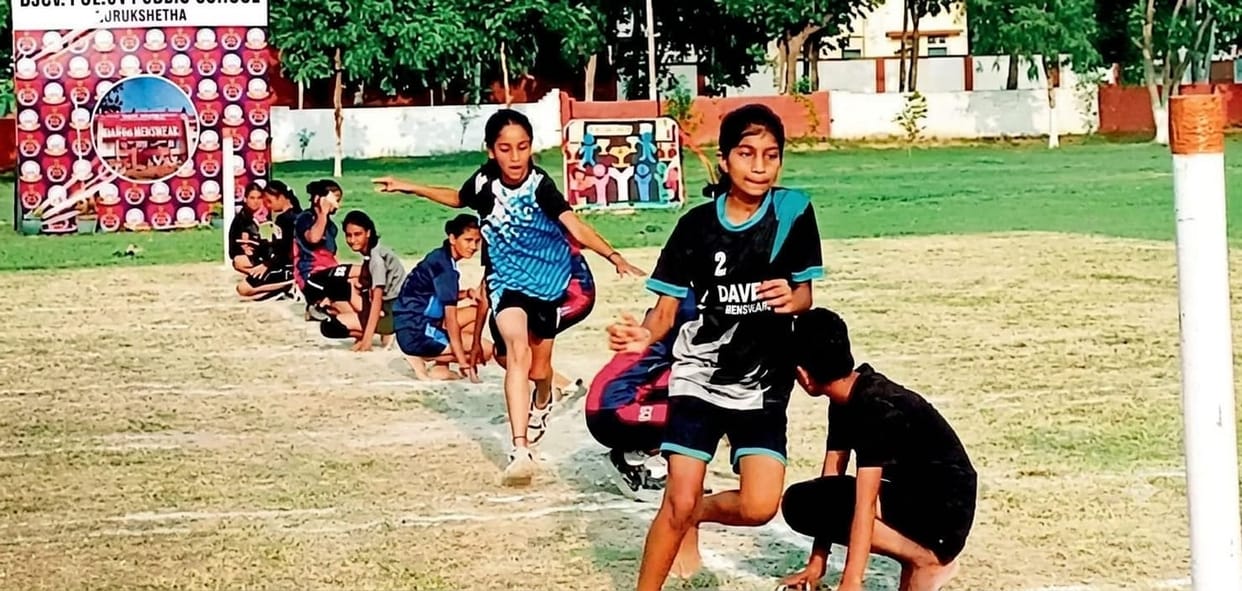 Two teams from DAV Bhondsi School secured third place.