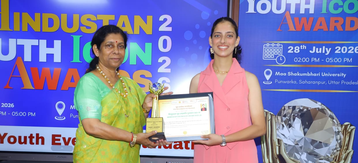 Bilaspur's Aarti Sharma receives Hindustan Youth Icon Award.