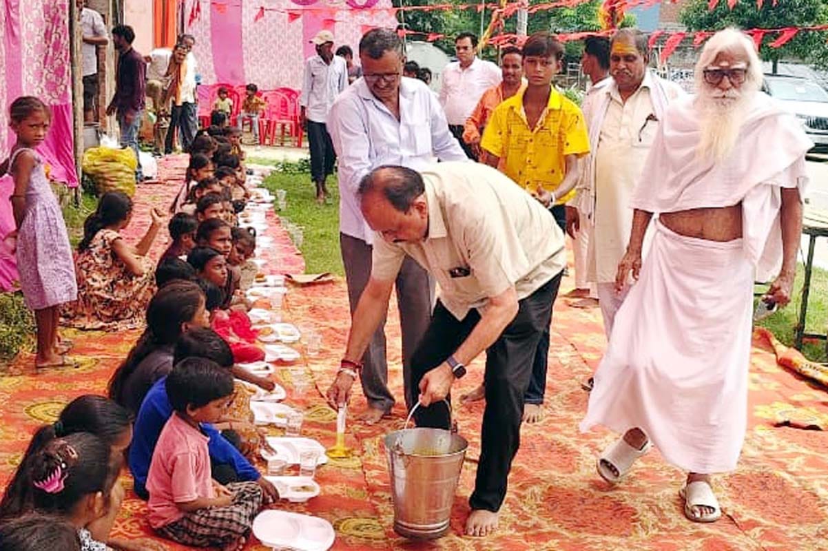 Devotees reaped benefits by chanting the Mahamantra.