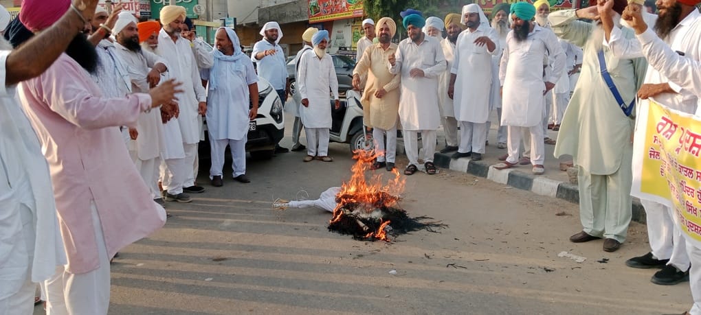 sikh society prtosted against dependra hudda