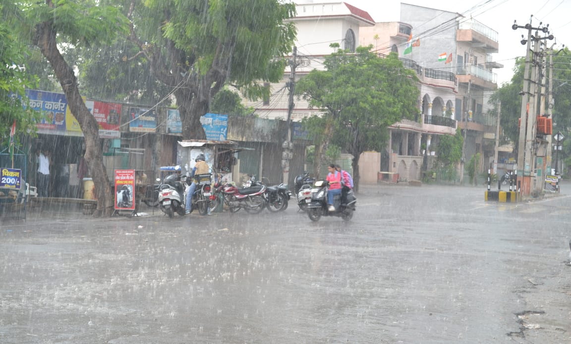 Half an hour of rain brings relief from the heat; waterlogging in several areas.