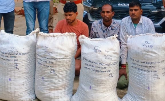 Bihar's 'Uncle-Nephew' gang is supplying consignments of cannabis to Varanasi